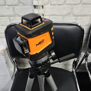 Лазерен нивелир NEO Tools 75-108 3D 360° с телескопичен статив Einhell